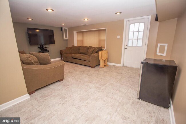 Foto del edificio - 12733 Hollins Rd
