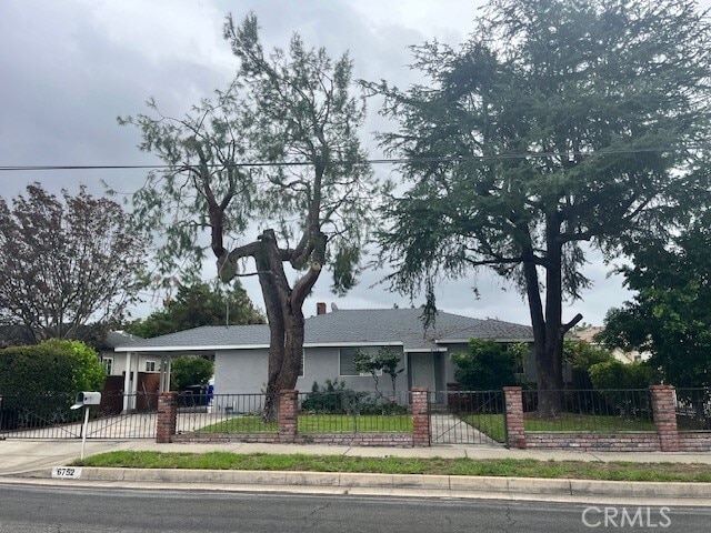 Foto principal - 6752 Oak Ave