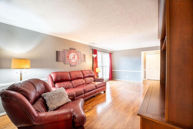 Foto del edificio - 1745 Jack Warner Pkwy