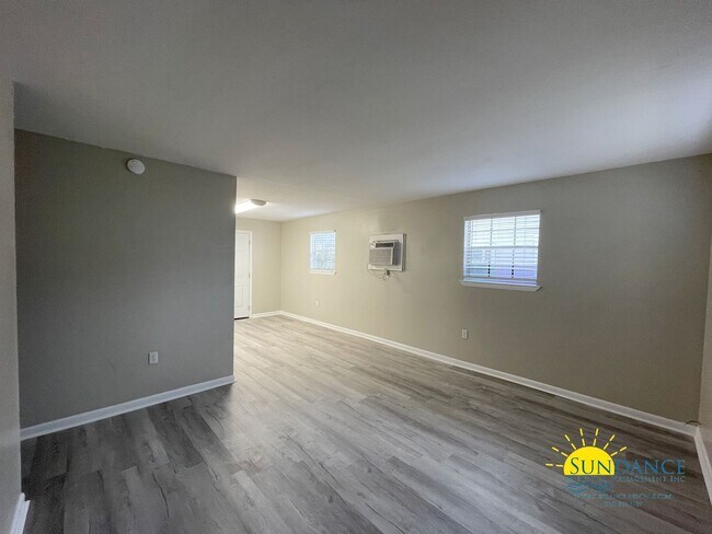 Building Photo - Great 2 Bedroom Unit in Fort Walton Beach
