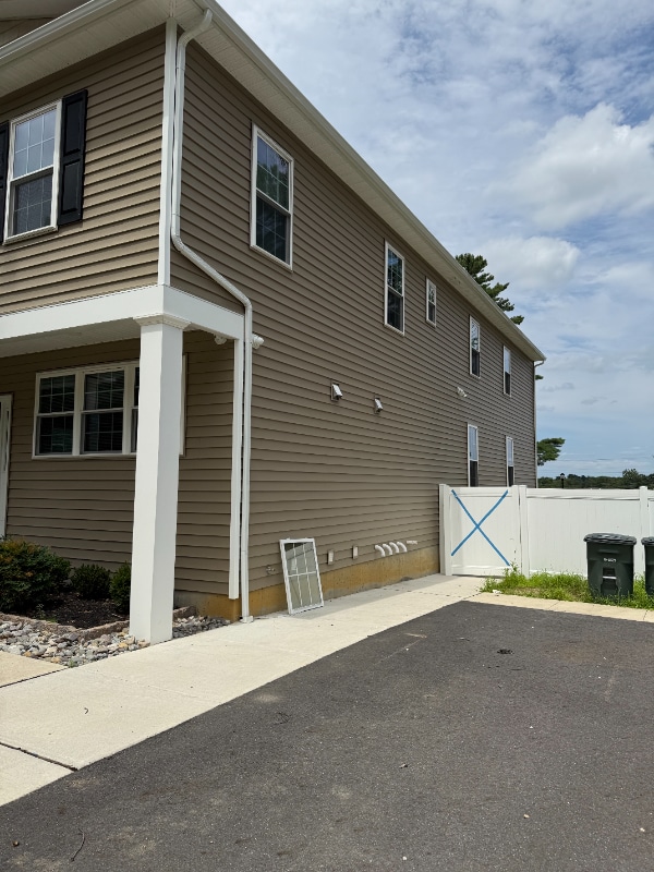 Building Photo - 417 Hamilton Rd