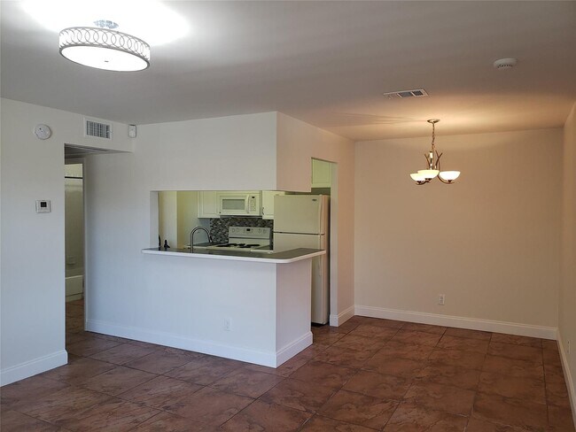 Foto del edificio - 10020 Winding Lake Rd