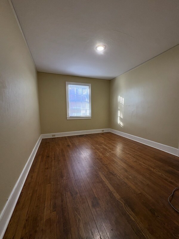 Building Photo - 703 Harrold Ave