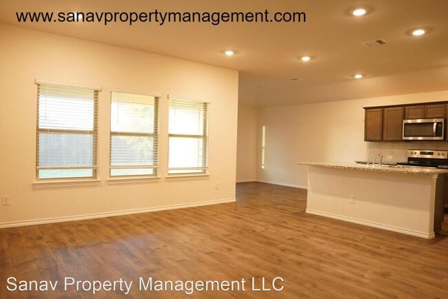 Building Photo - 4 br, 2 bath House - 913 English Dr