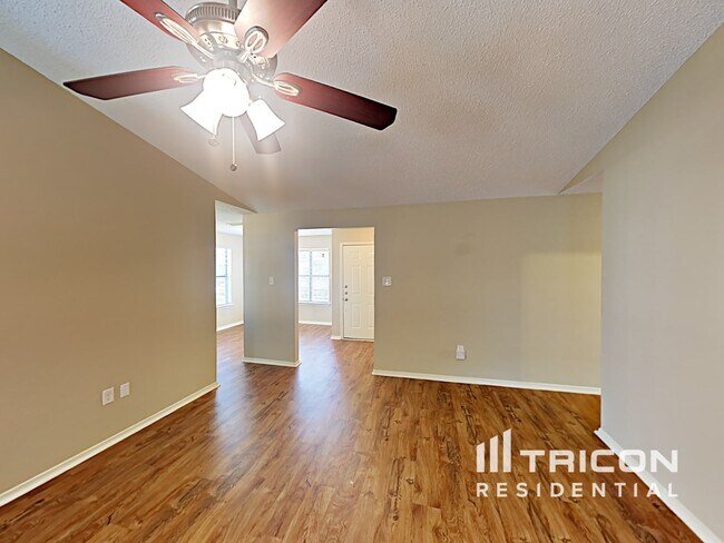 Foto del edificio - 1015 Cedar Run Dr