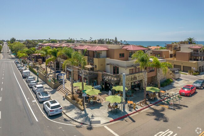 Foto del edificio - The Lofts at Moonlight Beach