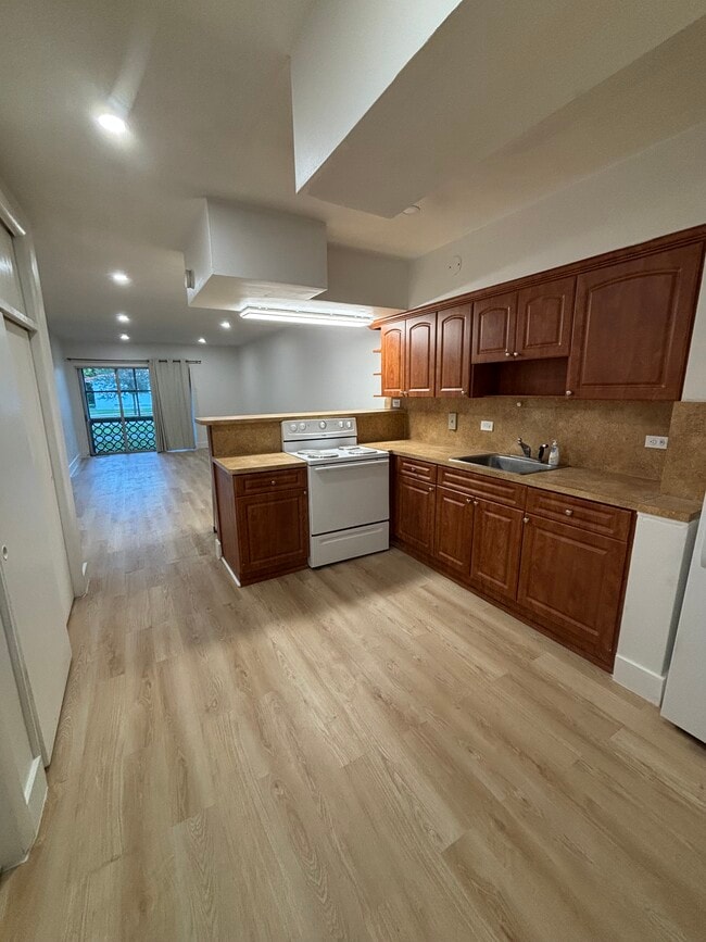 Building Photo - 6580 Santona St