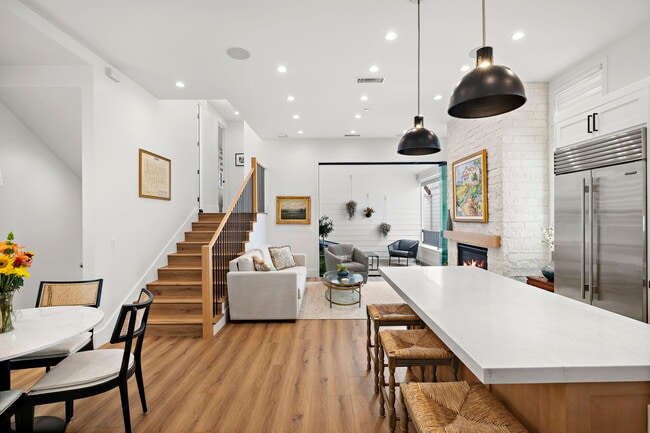 Foto del edificio - 611.5 Jasmine Ave