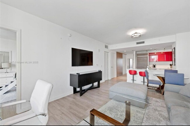 Building Photo - S Miami ave , Miami, FL 33130 - 2 BR 1 BA ...