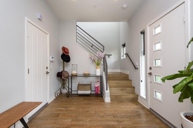 Foto del edificio - 2753 Waverly Dr