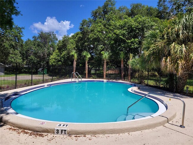 Building Photo - 1101 Tuskawilla Dr