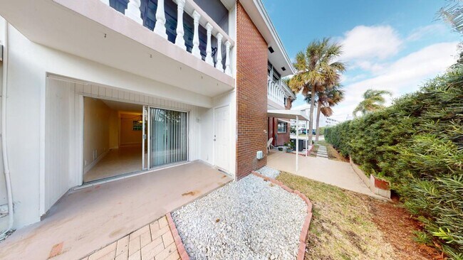 Foto del edificio - 2 BR 1.5 BA   Cozy Condo  N. Palm Beach