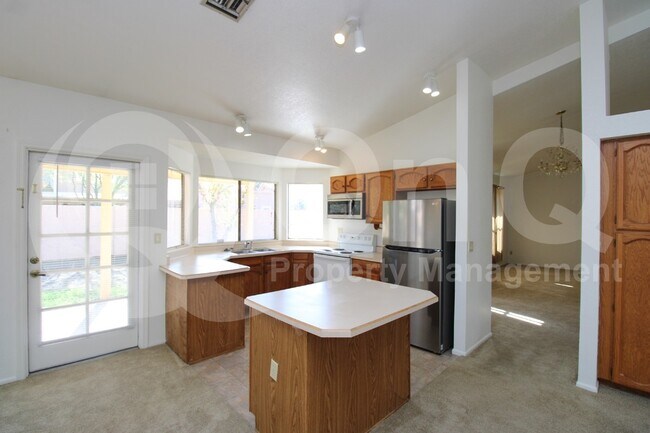 Building Photo - 2325 W Gregg Dr