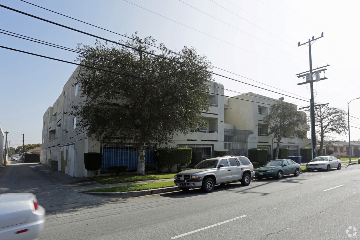 Foto principal - 15506 Vermont Ave