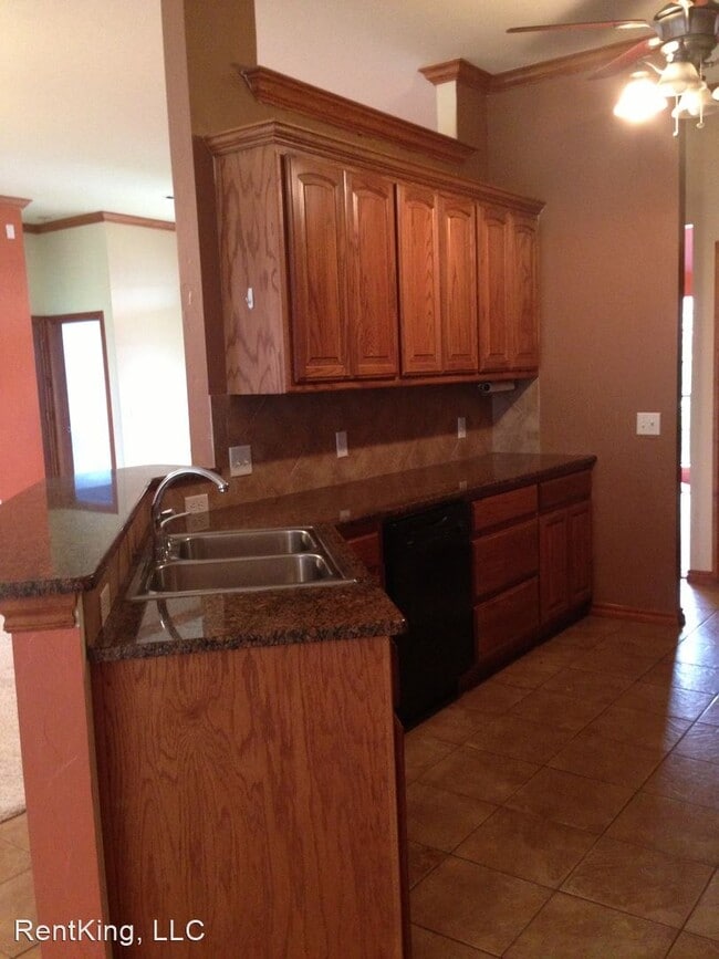 Building Photo - 3 br, 2 bath House - 2212 SW 33rd St