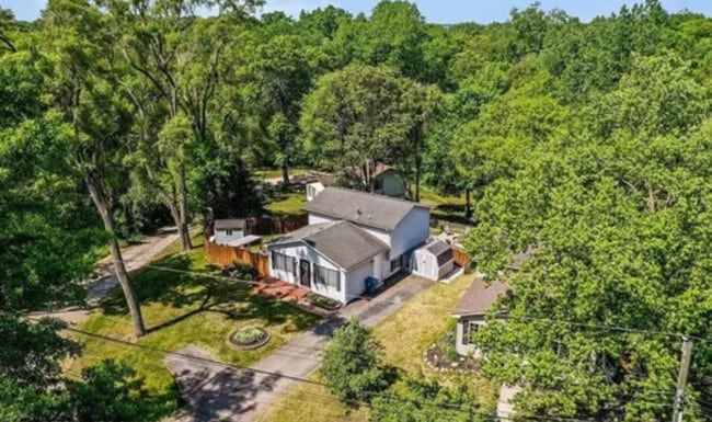 Building Photo - 336 Rustic Cir