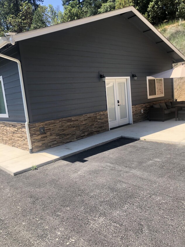 Primary Photo - 1105 Granite Hill Rd