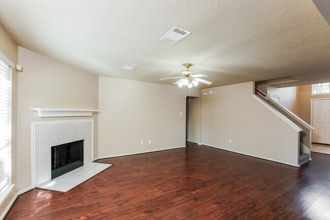 Foto del edificio - 5418 Trail Timbers Dr