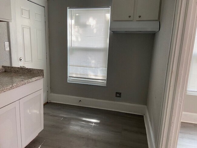 Building Photo - Welcome Home!!!