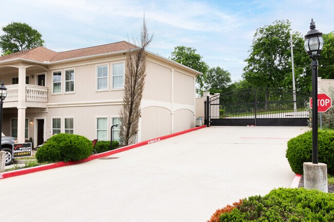 Foto del edificio - 13165 Snow Ln
