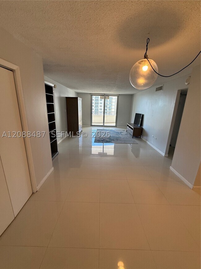 Foto del edificio - 5555 Collins Ave