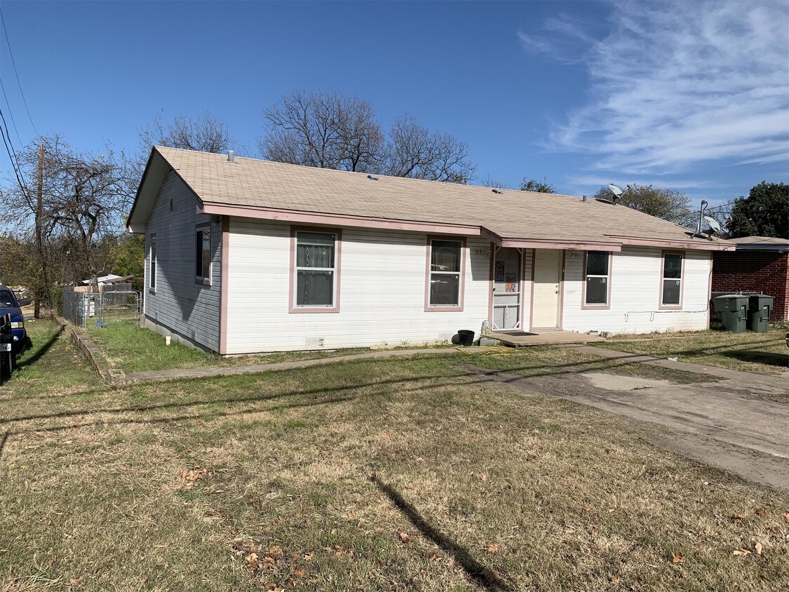 Primary Photo - 511 W Hallmark Ave