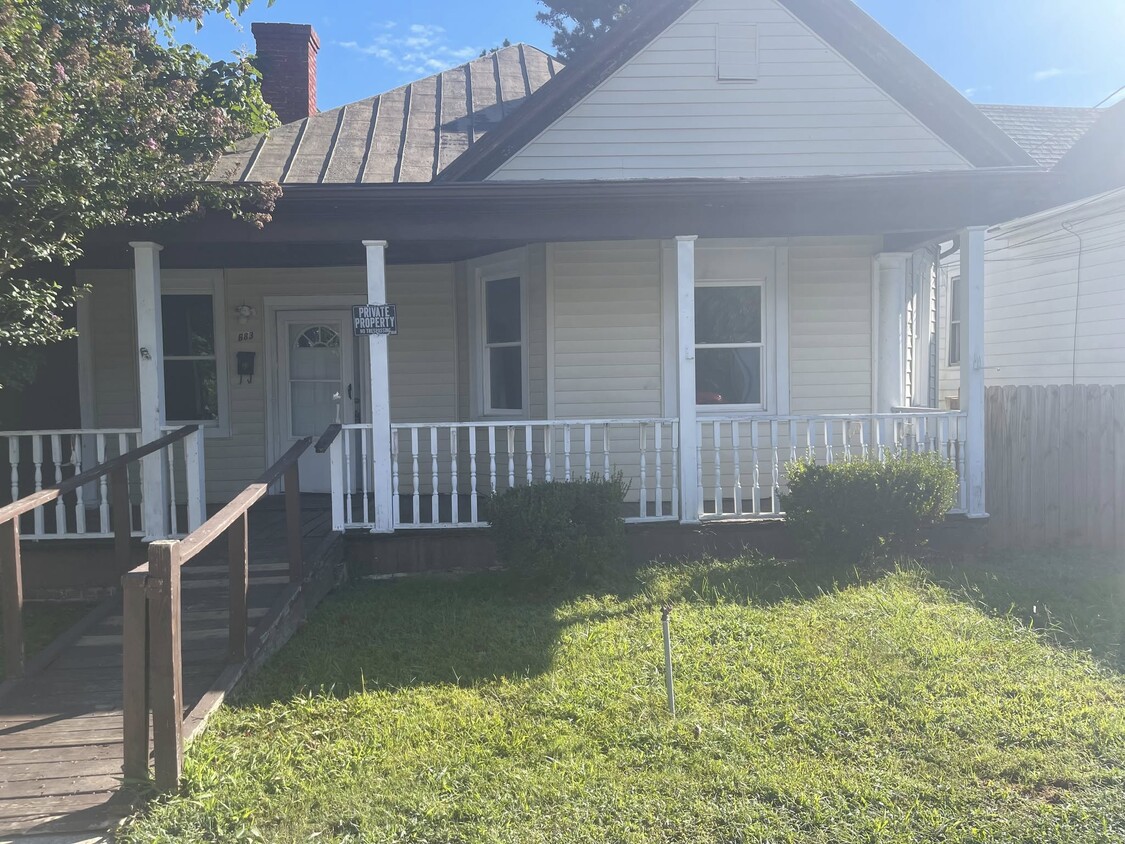 Primary Photo - 683 Berryman Ave