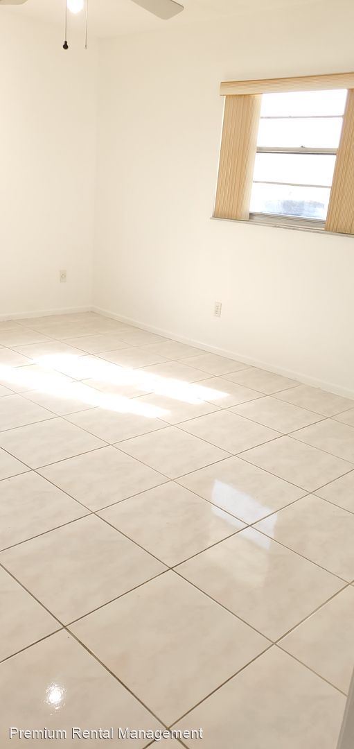 Building Photo - 2 br, 1 bath House - 8037 Parrot Drive