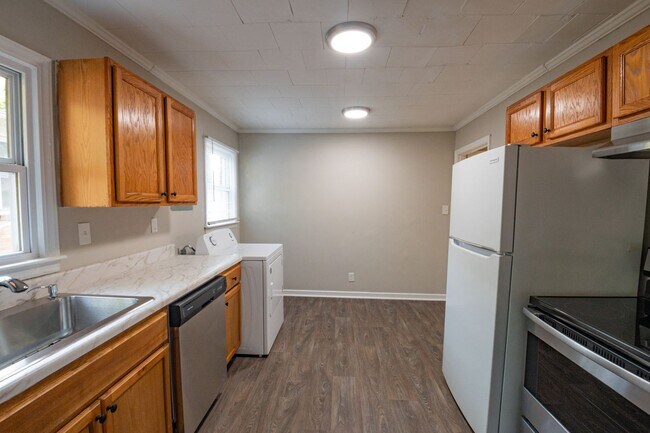 Building Photo - Coming SOON ! This 3 Bedroom home in Fores...