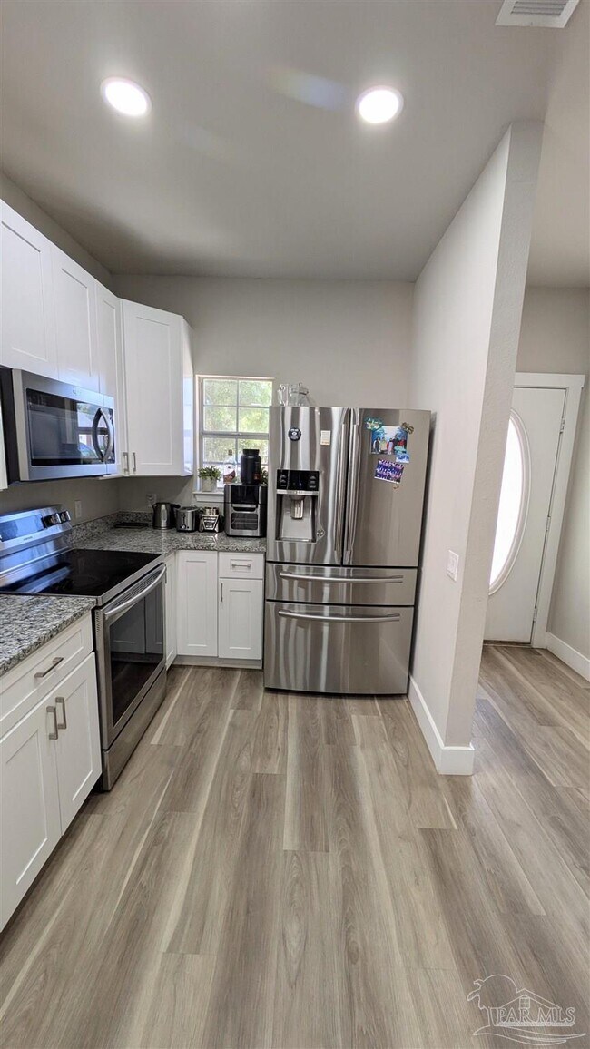Foto del edificio - 216 Wildflower Ln