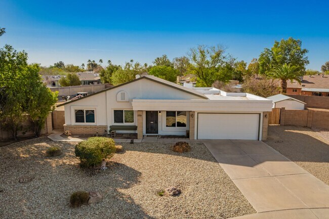 Building Photo - 2321 E Enid Cir