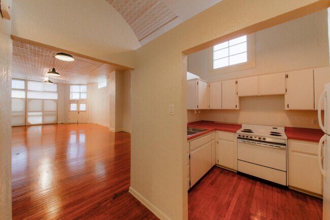 Foto del edificio - 421 Broadway Blvd SE