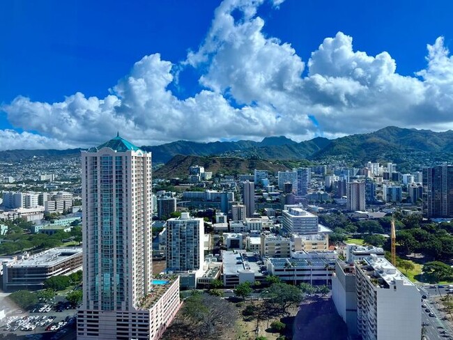 Building Photo - Symphony Honolulu: 2 Bed, 2 Bath w/ 2 Park...
