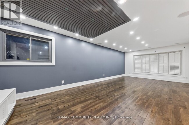 Photo du bâtiment - 14 Pineslope Crescent