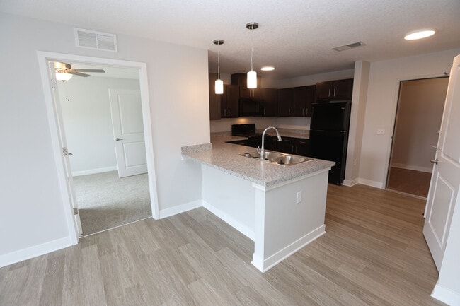 Building Photo - The Pointe on 88th