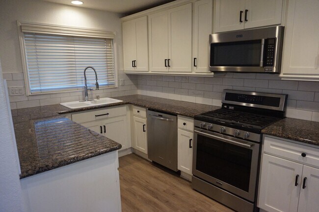 Foto del edificio - 2 Bedroom, 2 Bathroom Condo