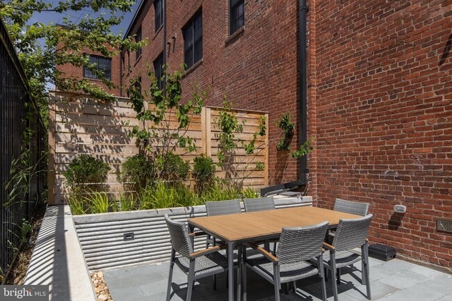 Building Photo - 1813 35th St NW