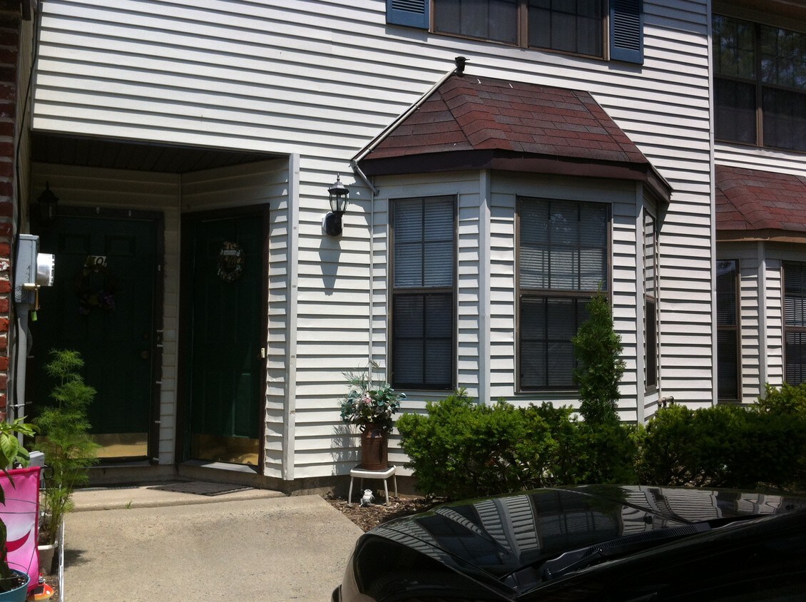 Primary Photo - 70 Hopewell Ln