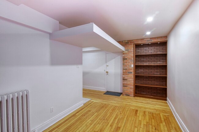 Building Photo - 6210 Chemin Deacon