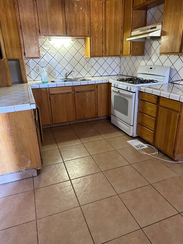 Foto principal - 5032 Hobart Ave