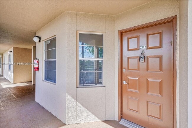 Foto del edificio - 1200 SW 124th Terrace