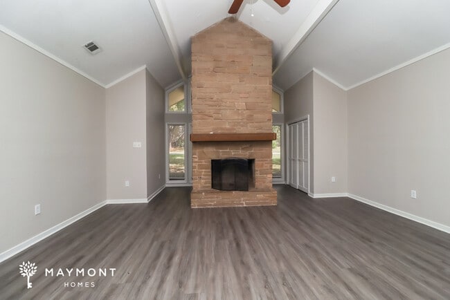 Building Photo - 523 Rusk Dr