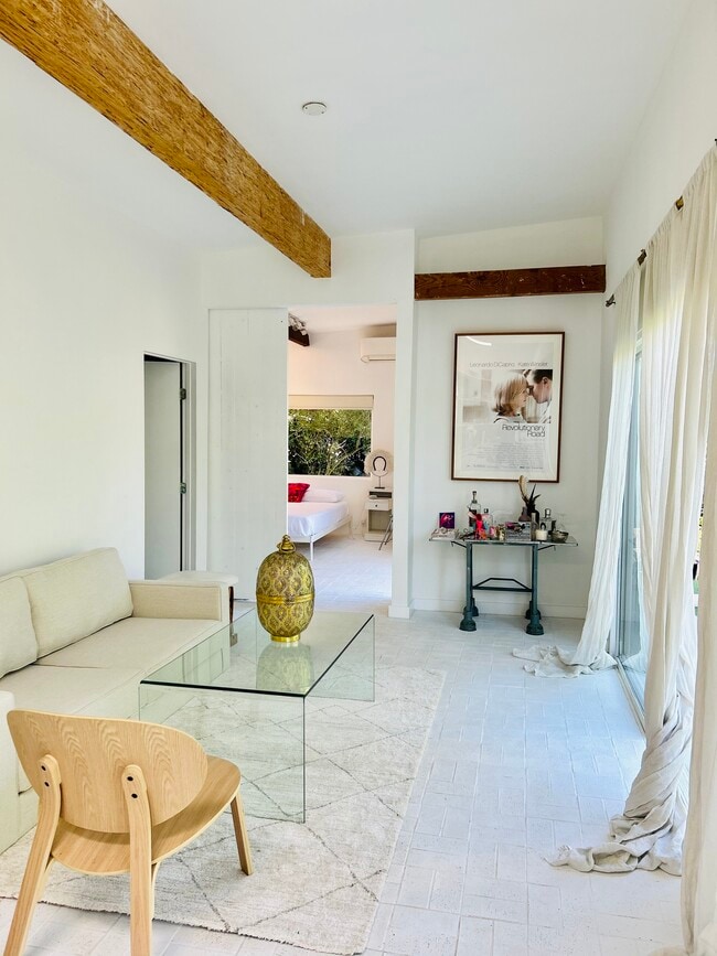 Building Photo - 1403 Oakwood Ave