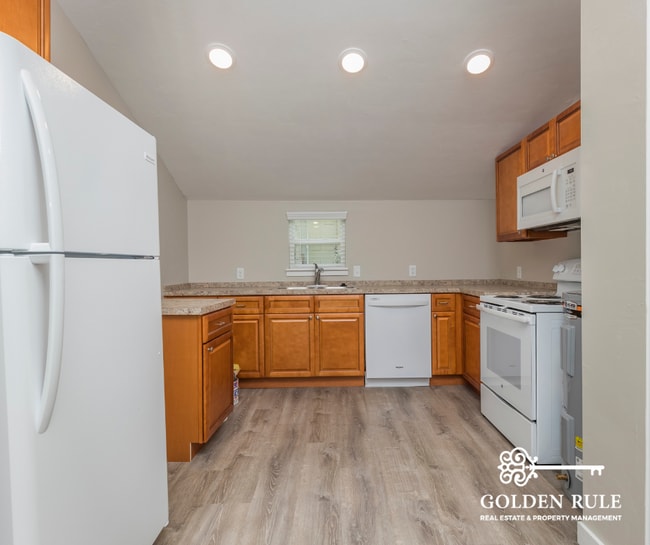 Photo - 223 SE 9 St House