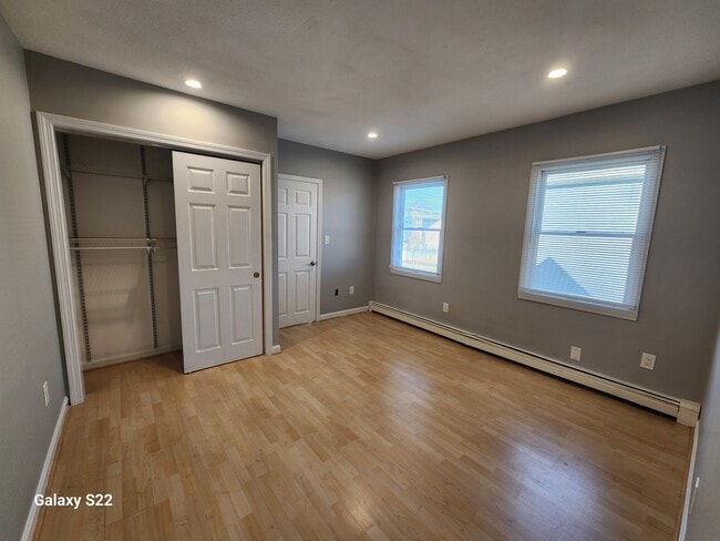 bedroom#1 - 20 Pleasant St