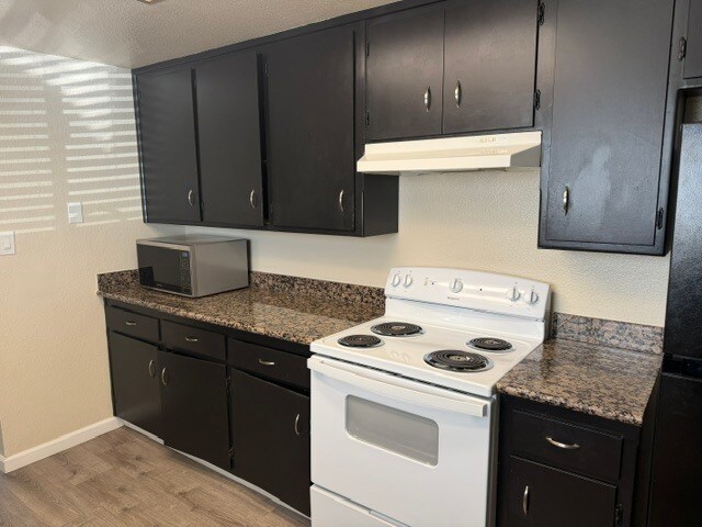 Foto del edificio - Manteca 2 Bedroom 1 Bathroom Duplex