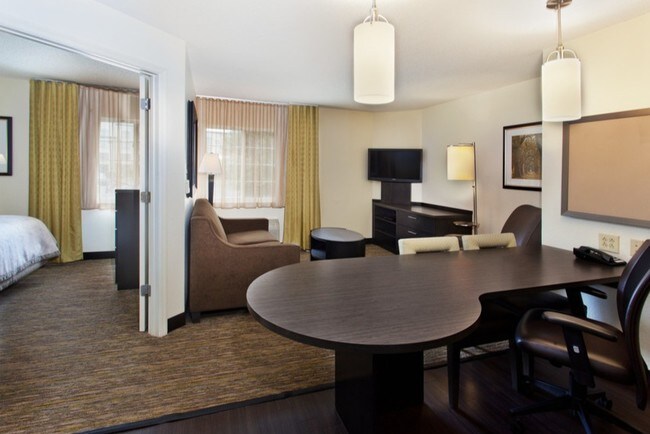 1 Bedroom Suite pic 1 - 13939 Noel Rd