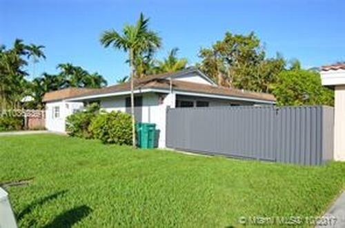 Building Photo - 10151 SW 80th Ave