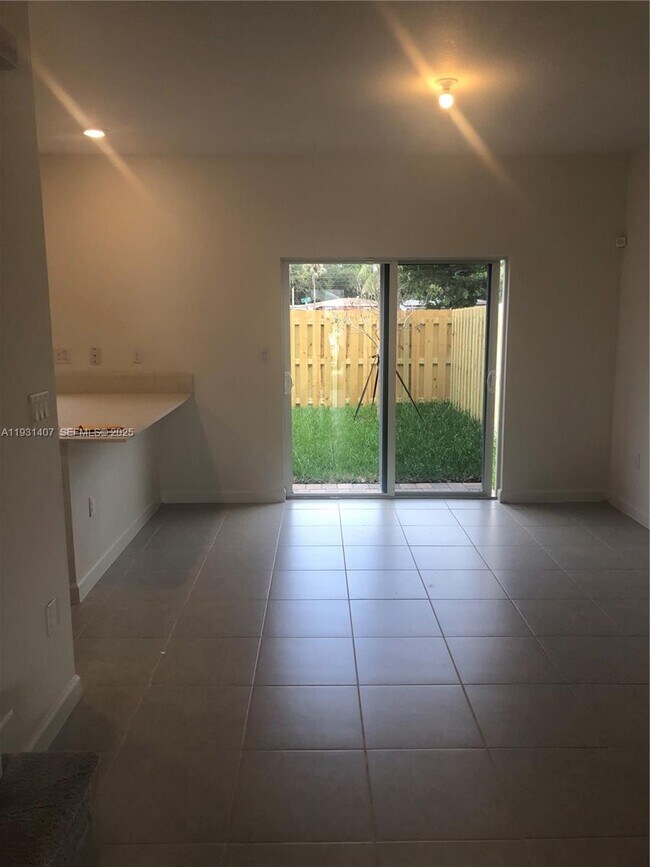 Foto del edificio - 12353 NW 23rd Ct