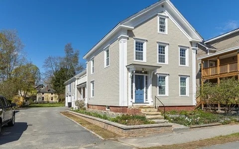 Building Photo - 84 Elm St